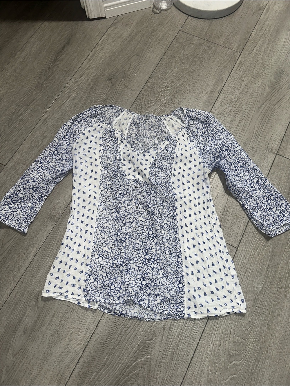 Old Navy Blue and White Mixed Print Peasant Top size Medium
